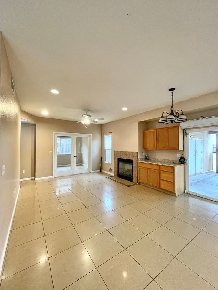 425 San Fernando St - Photo 3 of 18