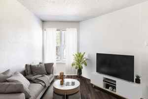 featured image of 4001 Hamilton Cir