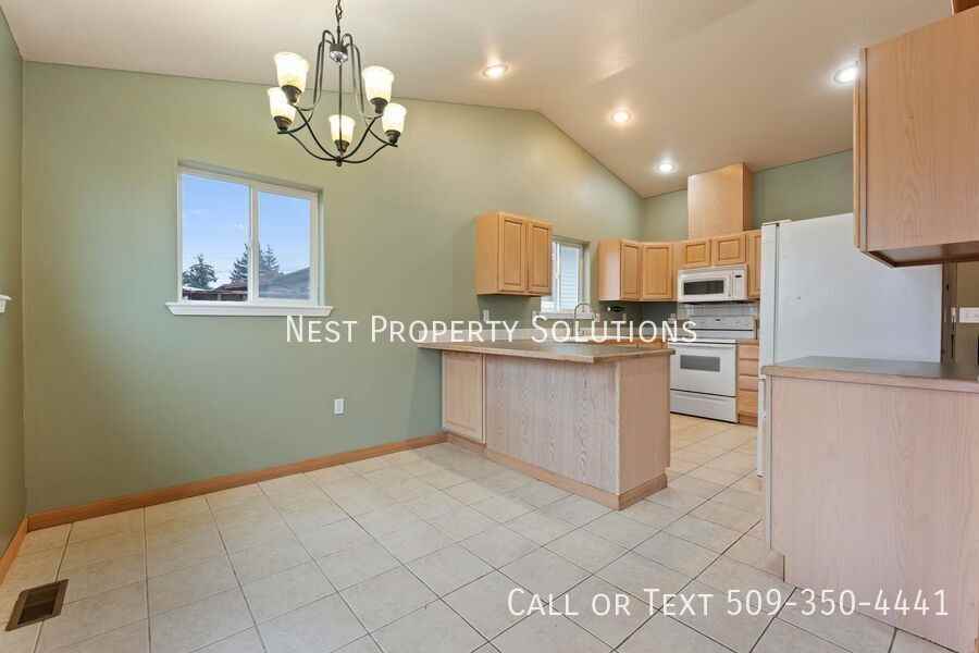 1038 S Skyline Dr - Photo 6 of 21