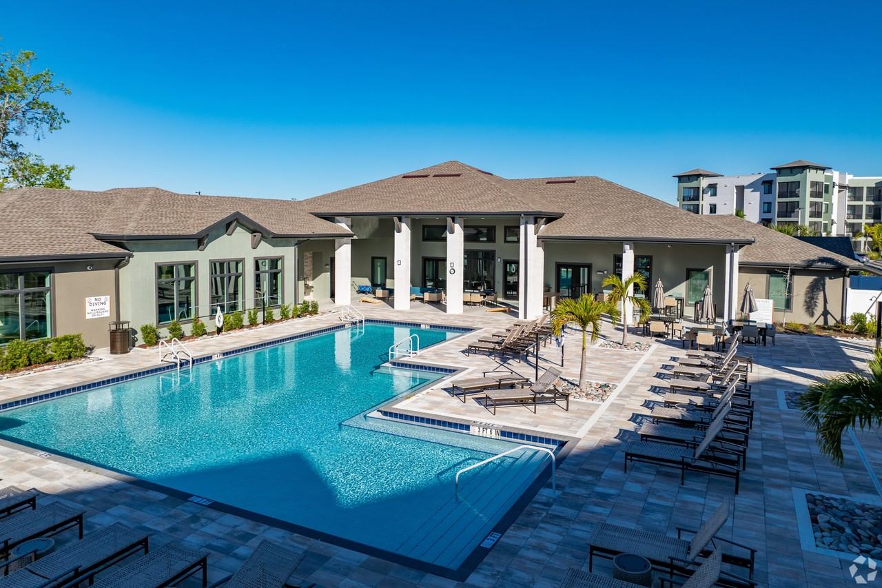 Gateway Commons Apartments - Photo 3 of 32