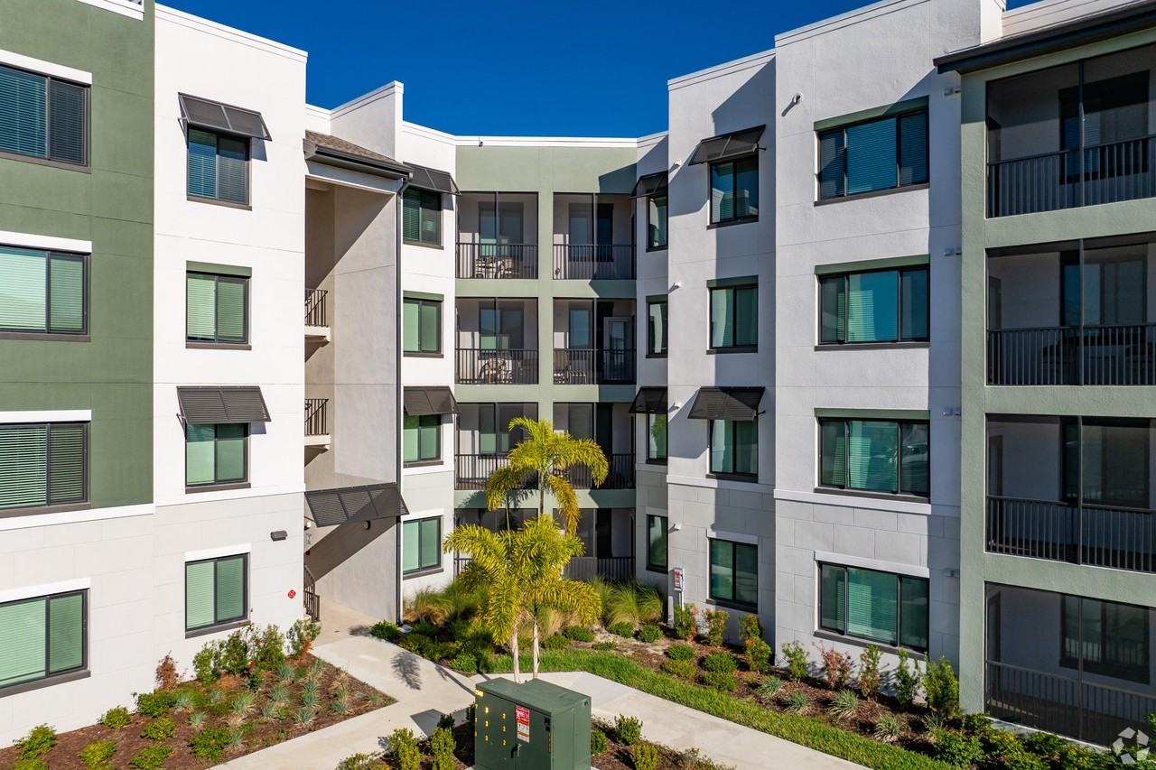Gateway Commons Apartments - Photo 7 of 31
