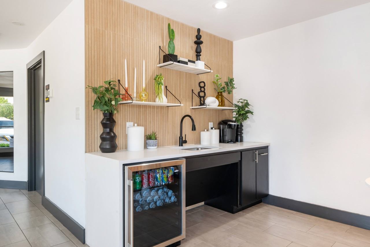 Helios - Photo 3 of 32