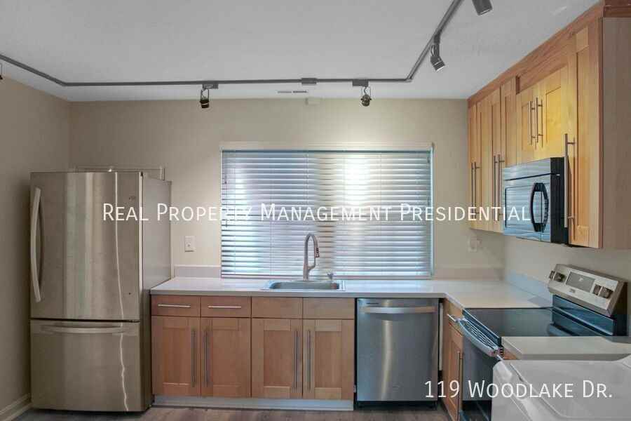119 Woodlake Dr - Photo 2 of 18