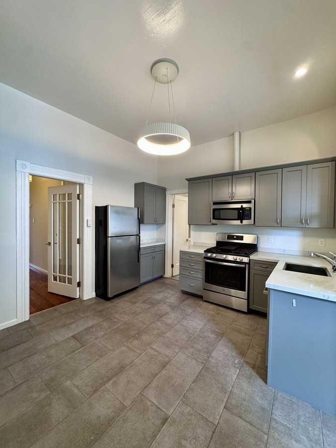 609 Diamond St - Photo 3 of 13