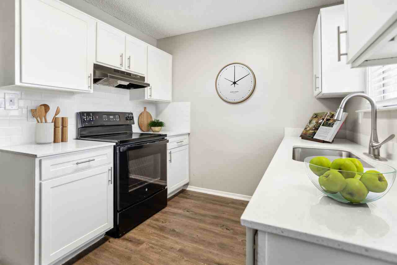 Lawson - Photo 6 of 44