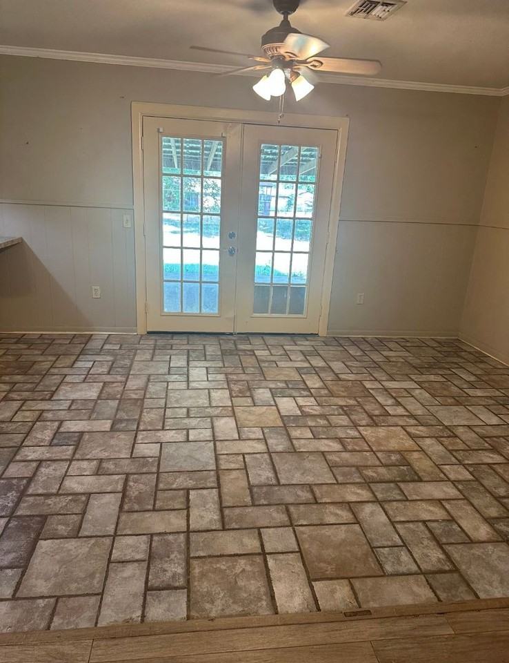 9313 Pine Grove St - Photo 3 of 9