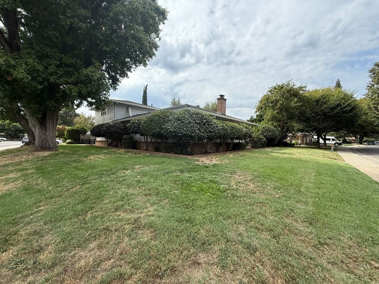 5738 Monalee Avenue - Photo 3 of 35