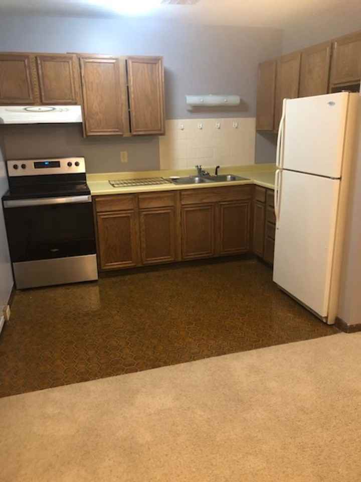 Clear Lake Apts. - Photo 2 of 21