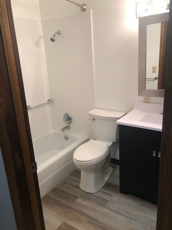 Clear Lake Apts. - Photo 6 of 21