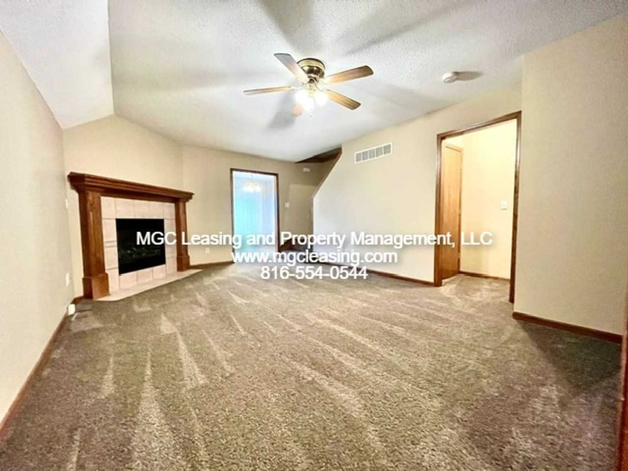 503-509 N Foxridge Dr - Photo 2 of 15