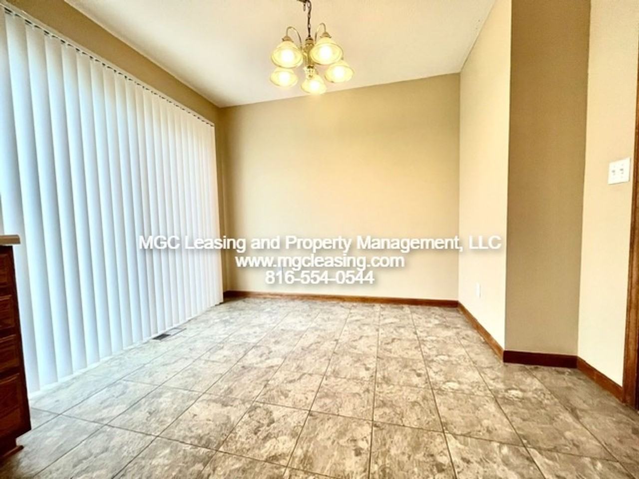 503-509 N Foxridge Dr - Photo 7 of 15