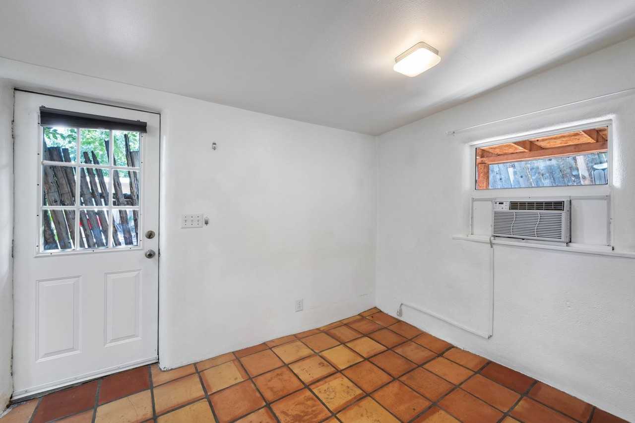 1624 Paseo De Peralta - Photo 5 of 23