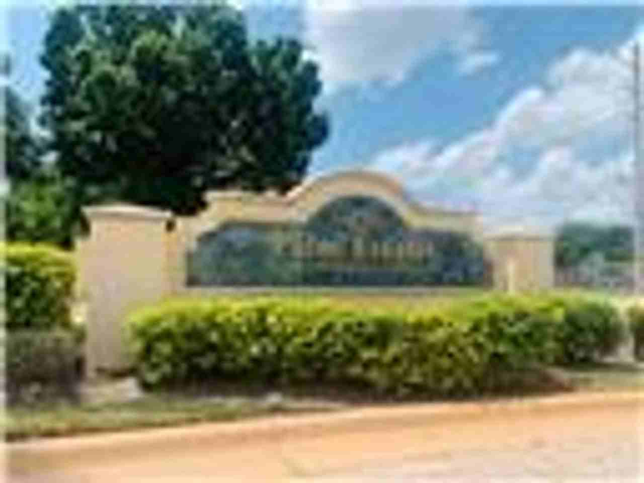 2418 57th Cir - Photo 2 of 23