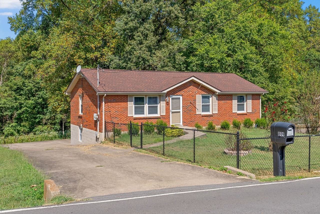 809 Pollard Rd - Photo 2 of 28