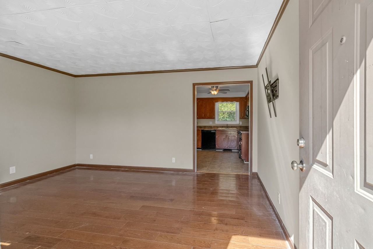809 Pollard Rd - Photo 6 of 28
