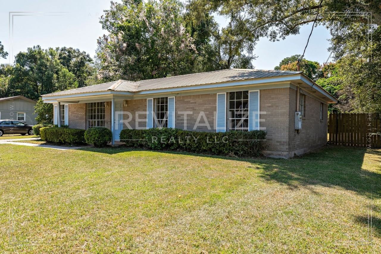 5180 Freeway Dr - Photo 2 of 36