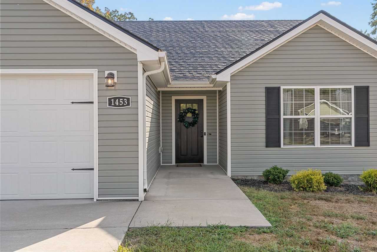 1453 Fredrick Dr - Photo 3 of 28