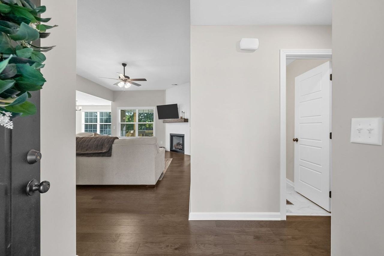 1453 Fredrick Dr - Photo 4 of 28