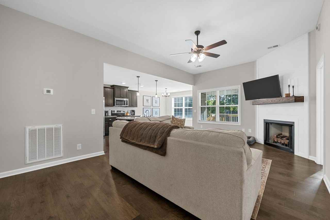 1453 Fredrick Dr - Photo 5 of 28