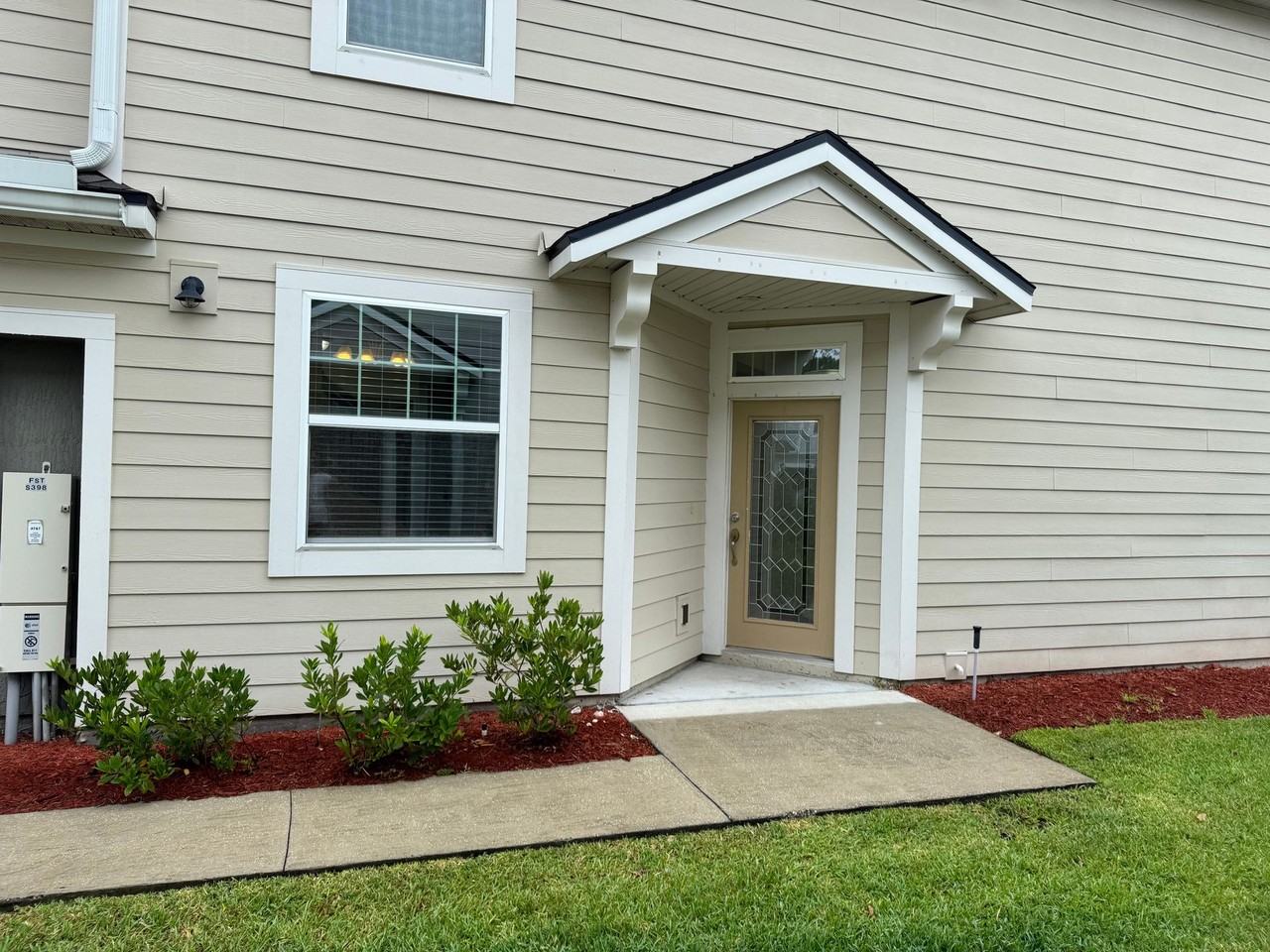 398 Richmond Drive - Photo 3 of 18