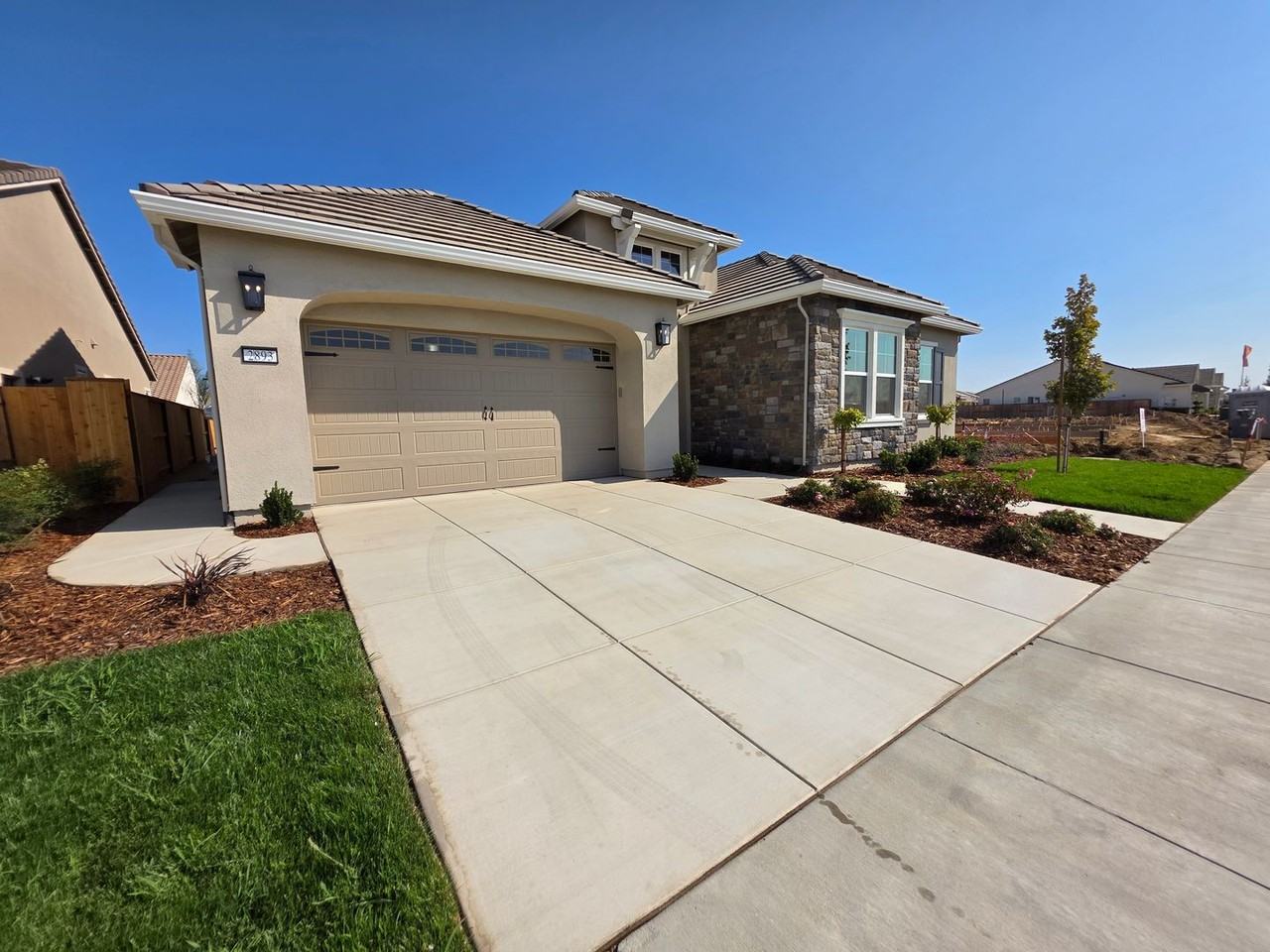 2893 Hickory Ln - Photo 2 of 42