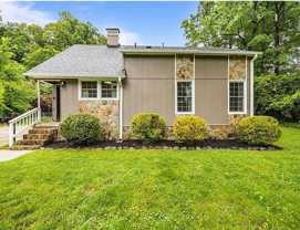 2104 Cleburne St - Photo 1 of 1