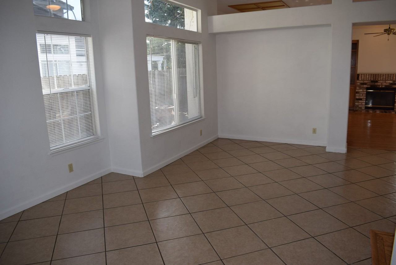 6512 Blue Spruce Ct - Photo 3 of 13