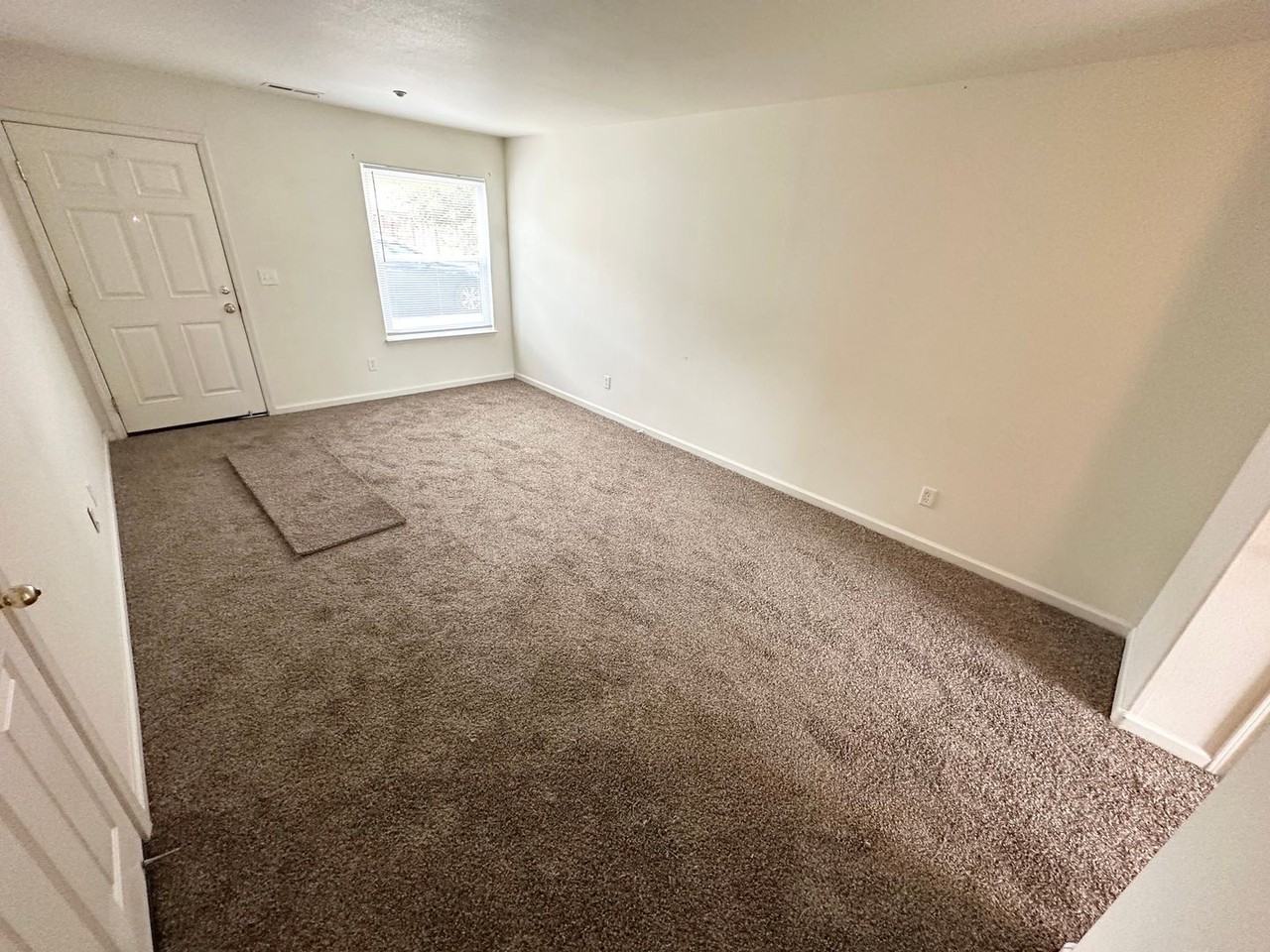 685 Leslie Ct - Photo 7 of 19