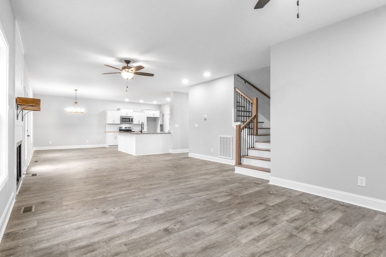 2129 Powell Rd - Photo 7 of 42