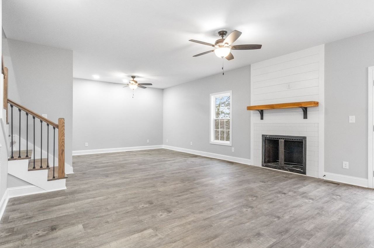 2129 Powell Rd - Photo 2 of 42