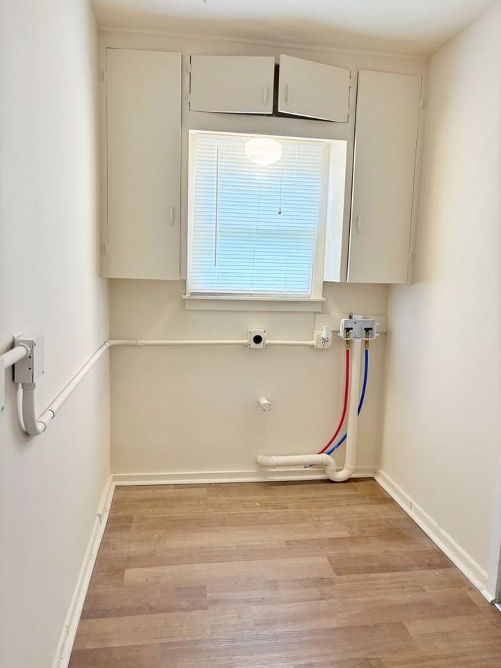 1307 Cedar St - Photo 2 of 9