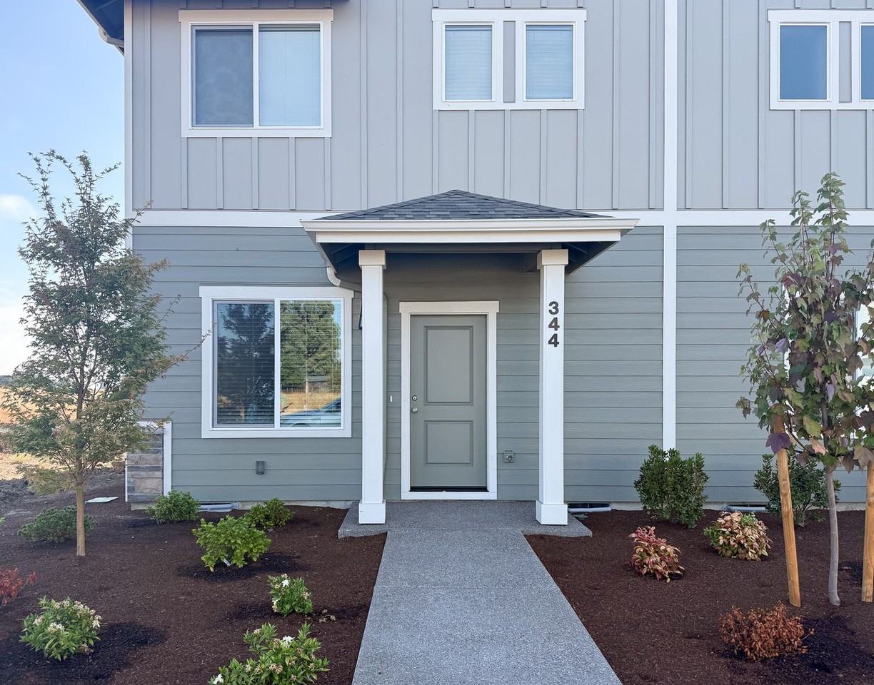 344 Southeast Shetterly Drive - Photo 2 of 27