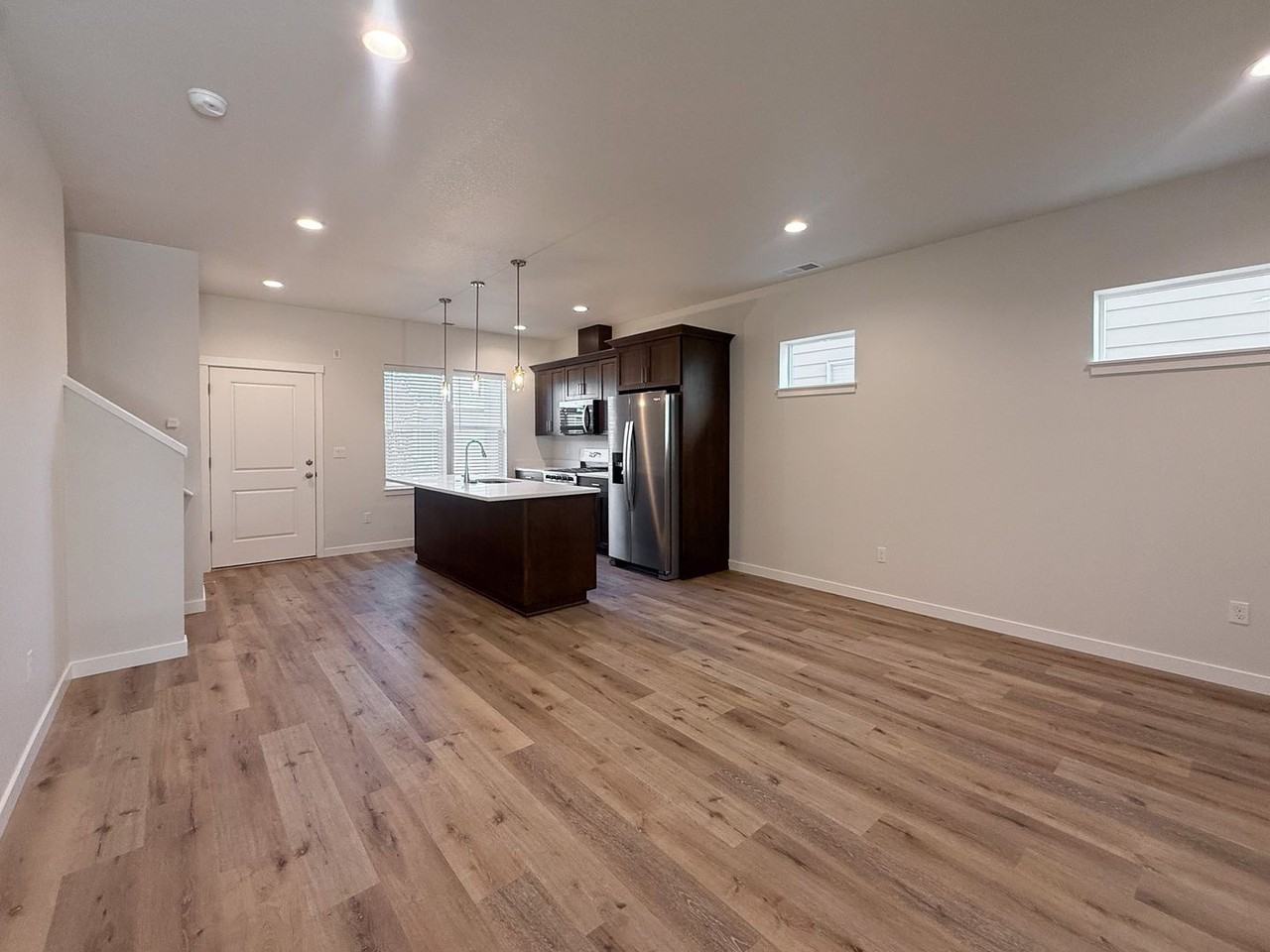 352 Se Shetterly Dr - Photo 3 of 24