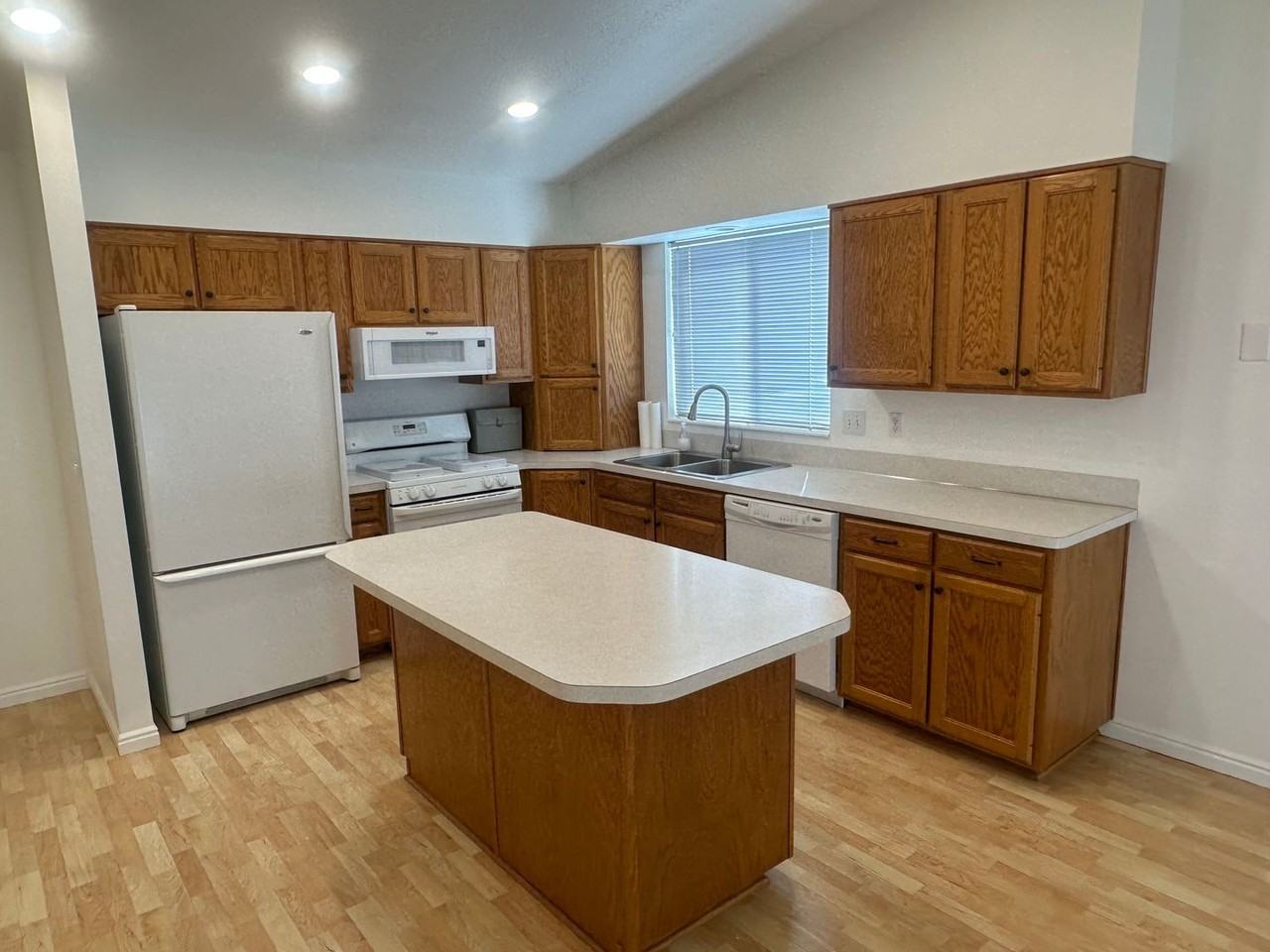 428 W Creekside Way - Photo 7 of 34