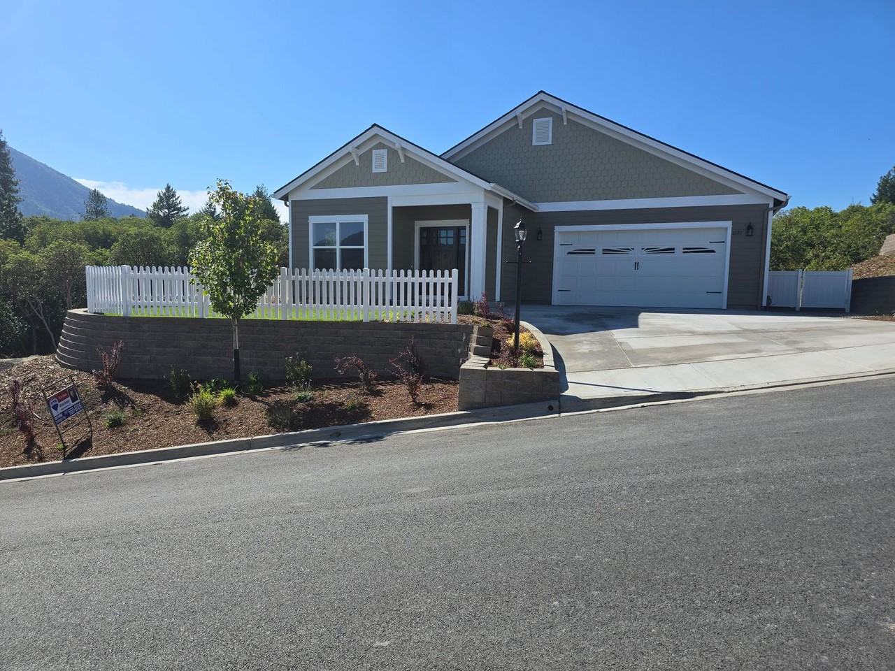2121 Se Wyndham Way - Photo 2 of 42