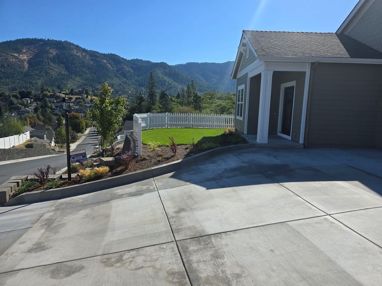 2121 Se Wyndham Way - Photo 3 of 42