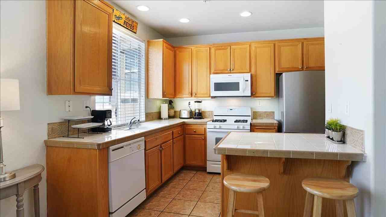 23433 Abbey Glen Pl - Photo 2 of 15