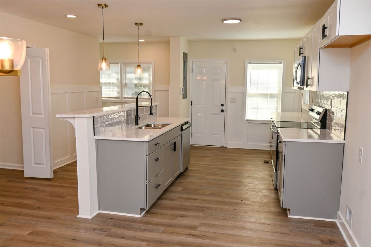 4444 Saint Francis Ave - Photo 6 of 28