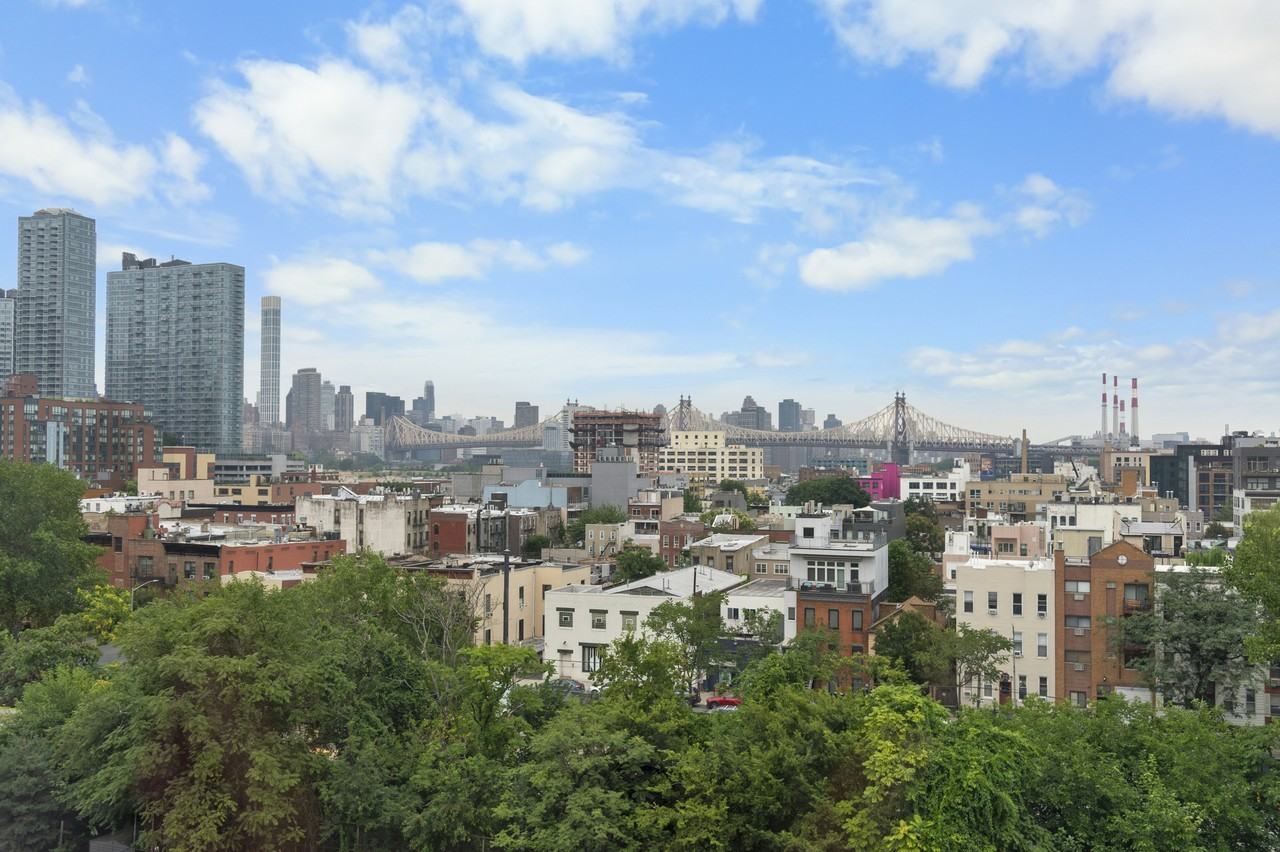 49TH AVENUE/50TH AVENUE #7G - Photo 2 of 12