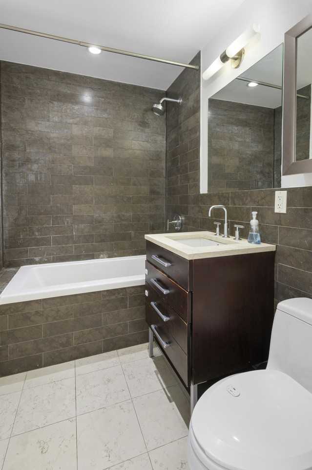 49TH AVENUE/50TH AVENUE #7G - Photo 7 of 12