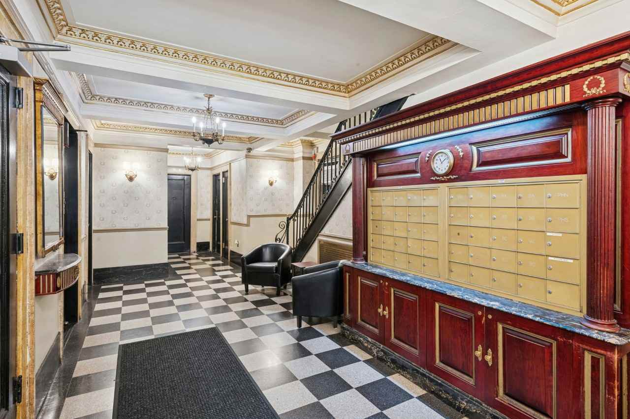 142 E 49th St #2D - Photo 5 of 6