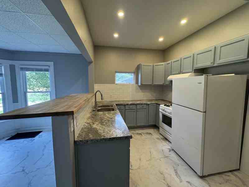 60 E Wisconsin St - Photo 2 of 8