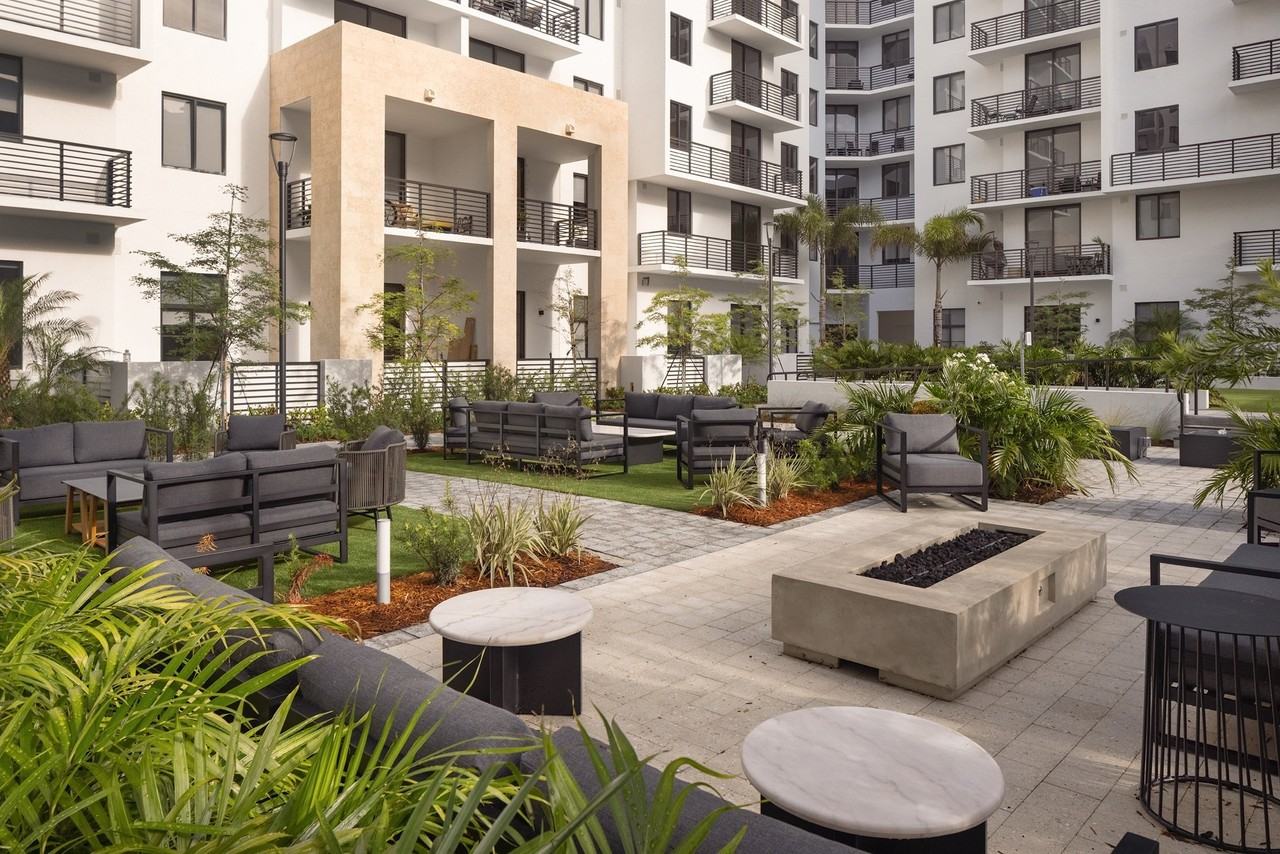 Biscayne 112 - Photo 2 of 32