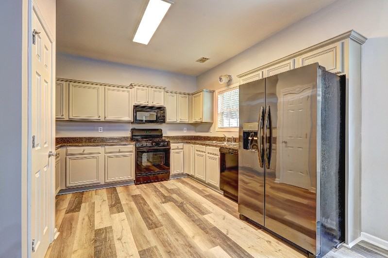 118 Meeting Place Rd - Photo 4 of 13