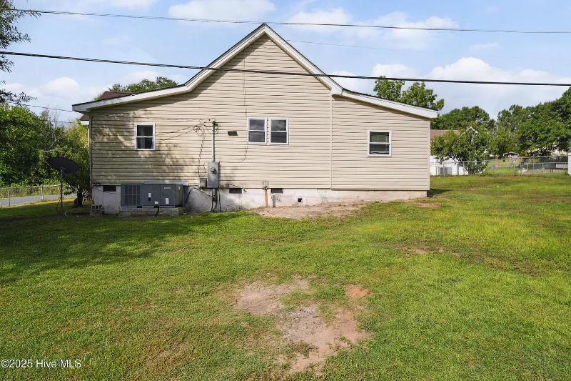 106 Safie Third St - Photo 2 of 13