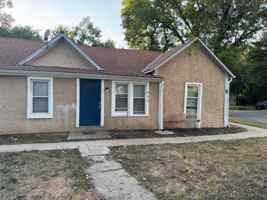 featured image of 460 N Lincoln St