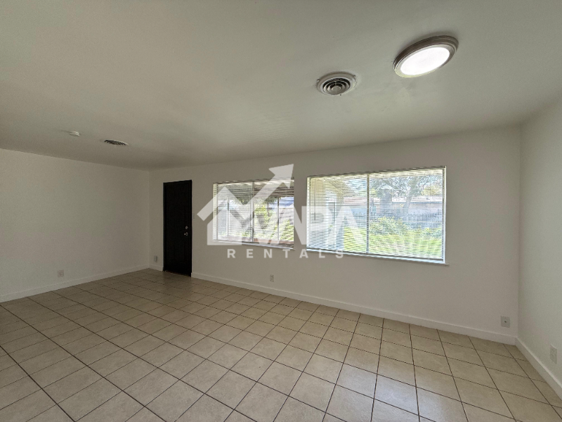 4210 Dauphine Dr - Photo 3 of 18