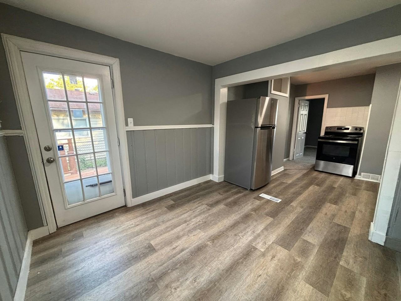 11035 Essex Avenue - Photo 6 of 12