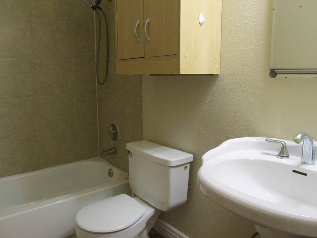 4300 Louise Dr - Photo 4 of 7