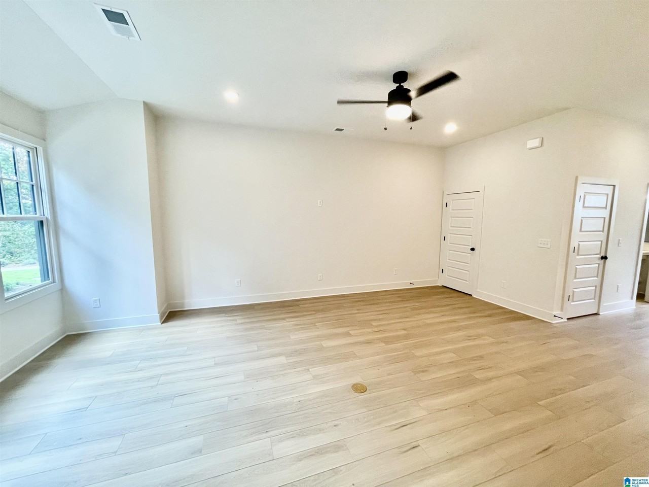 1782 Deverell Ln - Photo 3 of 24